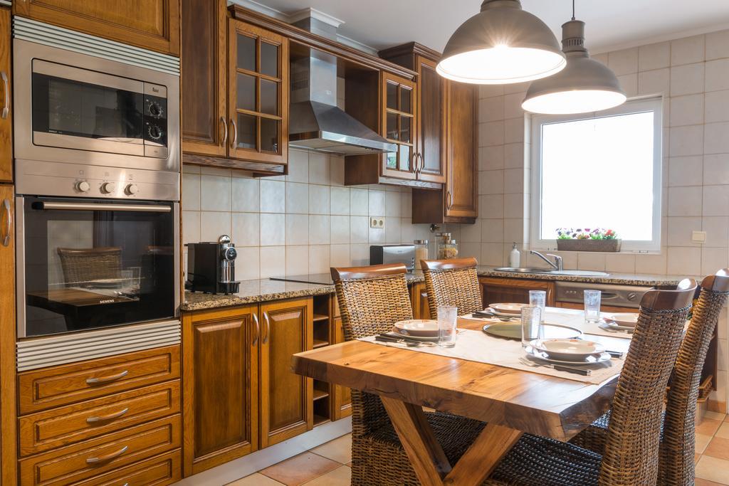 Azor Apartment